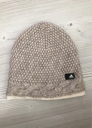 Orijinal marka Adidas bere