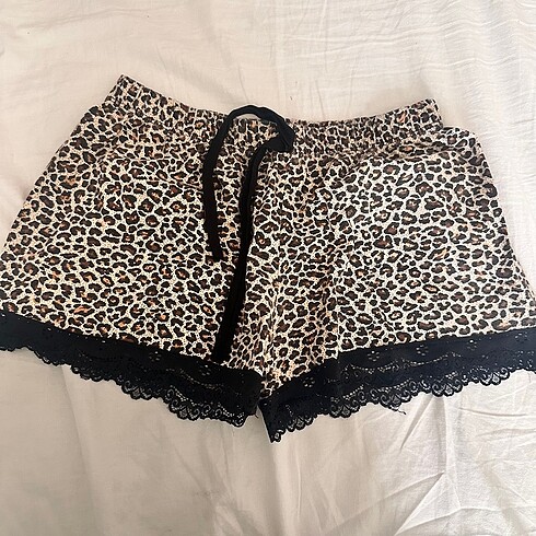 leopar desenli şort
