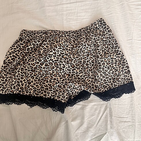 Vintage Love leopar desenli şort