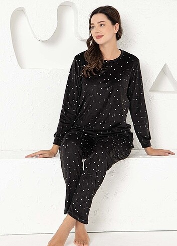 Siyah Yıldız Süper Soft Kadife Kadın Pijama Takımı
