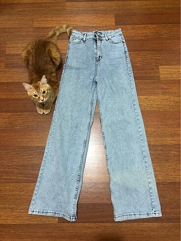 kar beyazı mavi bol paça jeans