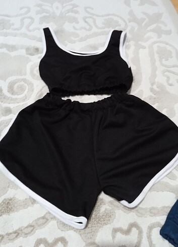 Siyah crop şort takim