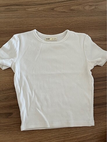 Pull and bear tshirt