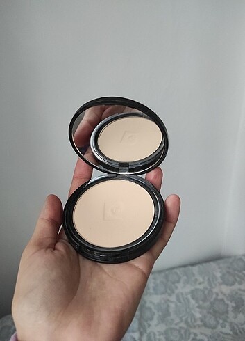 Pierre Cardin Compact Powder