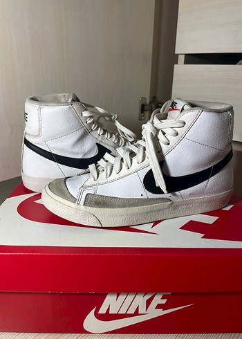 Nike Blazer Mid77