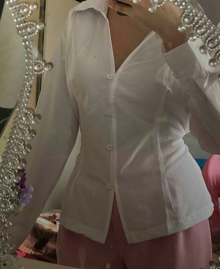 V Yaka Düğmeli Beyaz Kadın Gömlek - Görsel 2