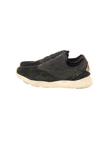 Reebok Spor Ayakkabı %70 İndirimli.
