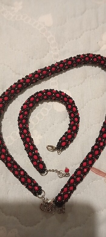 Beden bordo Renk Boncuk taşlı kolye