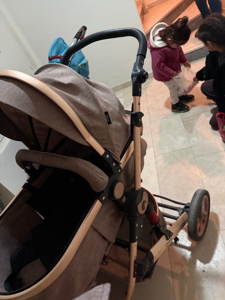 Kahverengi bebek arabası - Görsel 5