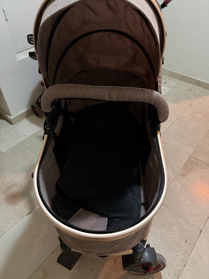 Kahverengi bebek arabası - Görsel 3