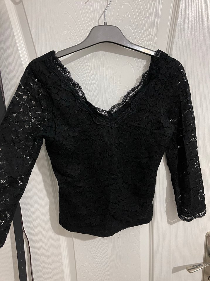 Yarım Kollu Siyah Dantel V Yaka Bluz - Görsel 3