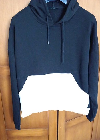 Siyah-Beyaz Kapüşonlu Sweatshirt L beden