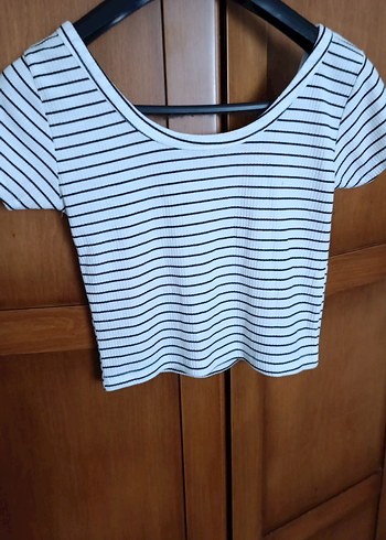 Beyaz Çizgili Kısa Kollu Crop Top M beden - Görsel 3