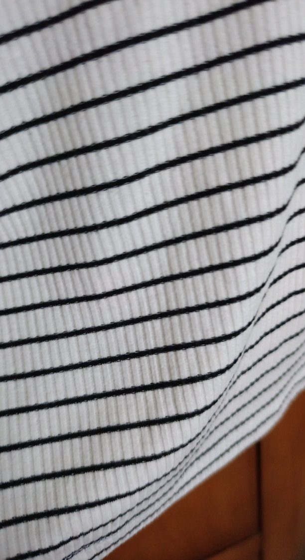 Beyaz Çizgili Kısa Kollu Crop Top M beden - Görsel 4