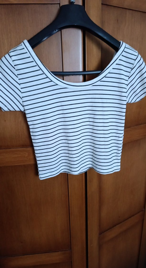 Beyaz Çizgili Kısa Kollu Crop Top M beden - Görsel 3