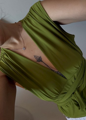 V Yaka Kolsuz Midi Kadın Elbise - Görsel 3