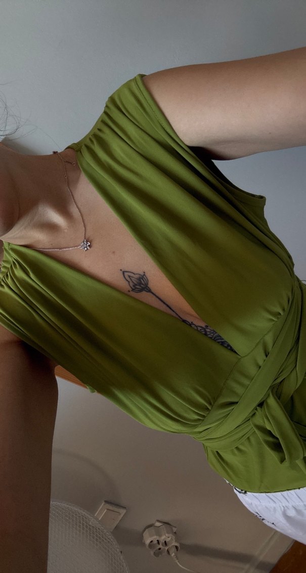 V Yaka Kolsuz Midi Kadın Elbise - Görsel 3