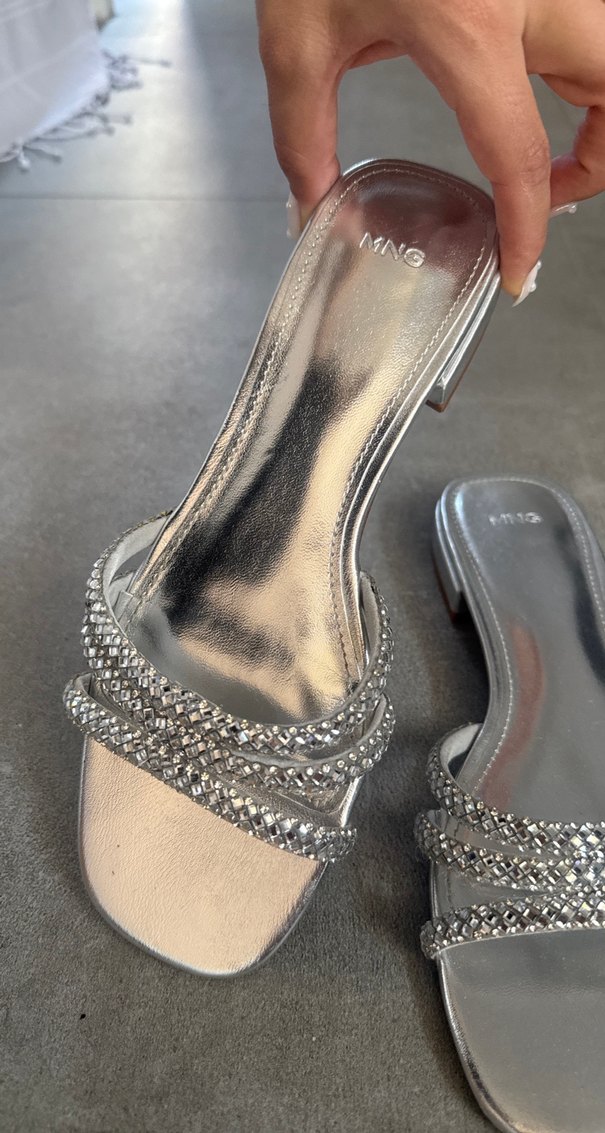 Gri Zincir Detaylı Kadın Terlik - Görsel 2