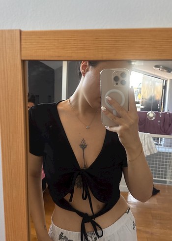 V Yaka Siyah Crop Top, Kısa Kollu - Görsel 3