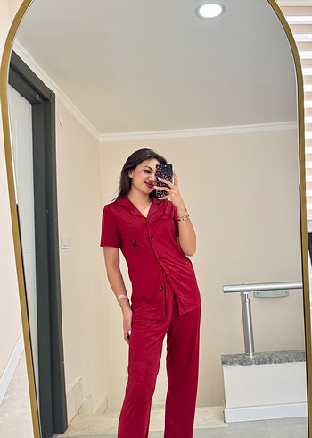 Victoria s Secret Kırmızı Parlak Kısa Kollu Midi Pijama Takımı