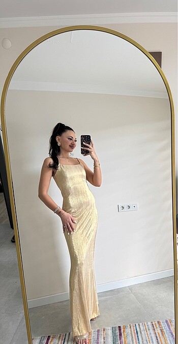 Gold elbise