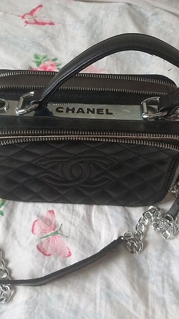 Chanel canta 