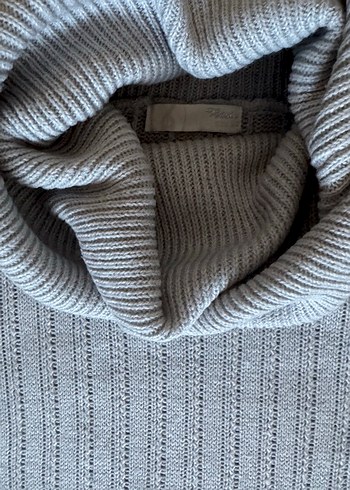 Gri Kısa Kollu Boğazlı Triko Kazak - Görsel 3