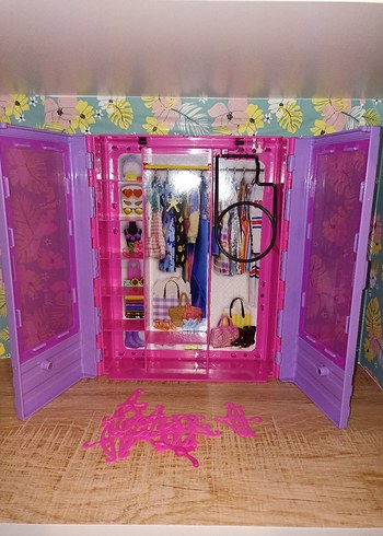 Barbie ve Dolabı - Görsel 2