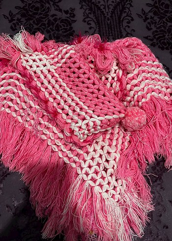 Pembe Kapüşonlu Kız Çocuk Örgü Pelerin - Görsel 2