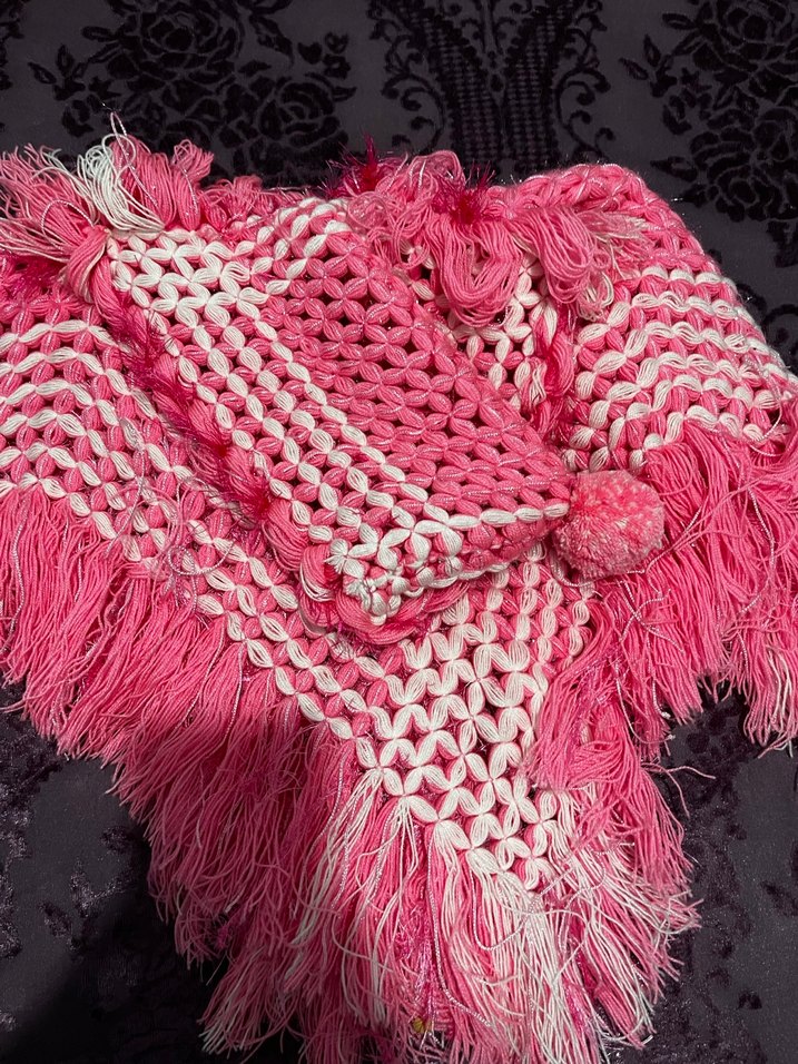 Pembe Kapüşonlu Kız Çocuk Örgü Pelerin - Görsel 2