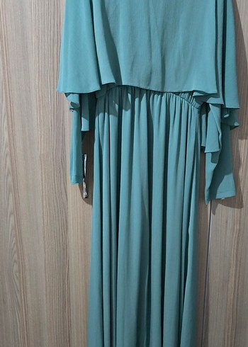 su yeşili pelerinli elbise - Görsel 2