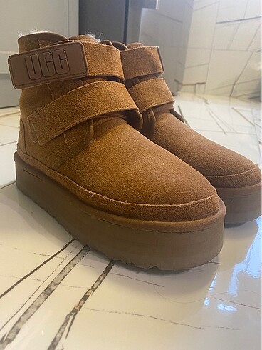 Ugg Ugg New York Journey Mağazasında Alındı