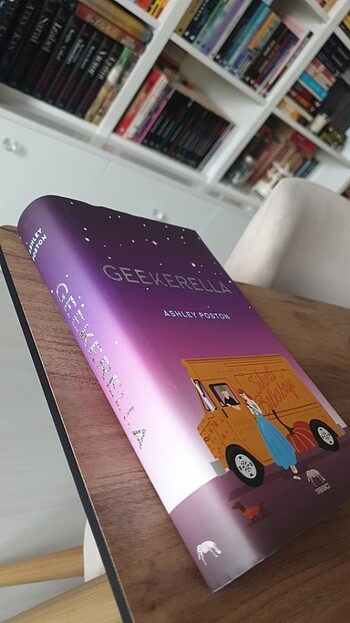  Beden Geekerella/Ashley Poston Yabancı Yayınları