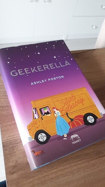  Beden Renk Geekerella/Ashley Poston Yabancı Yayınları