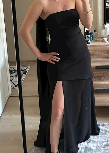 Siyah straplez yırtmaçlı elbise - Görsel 2