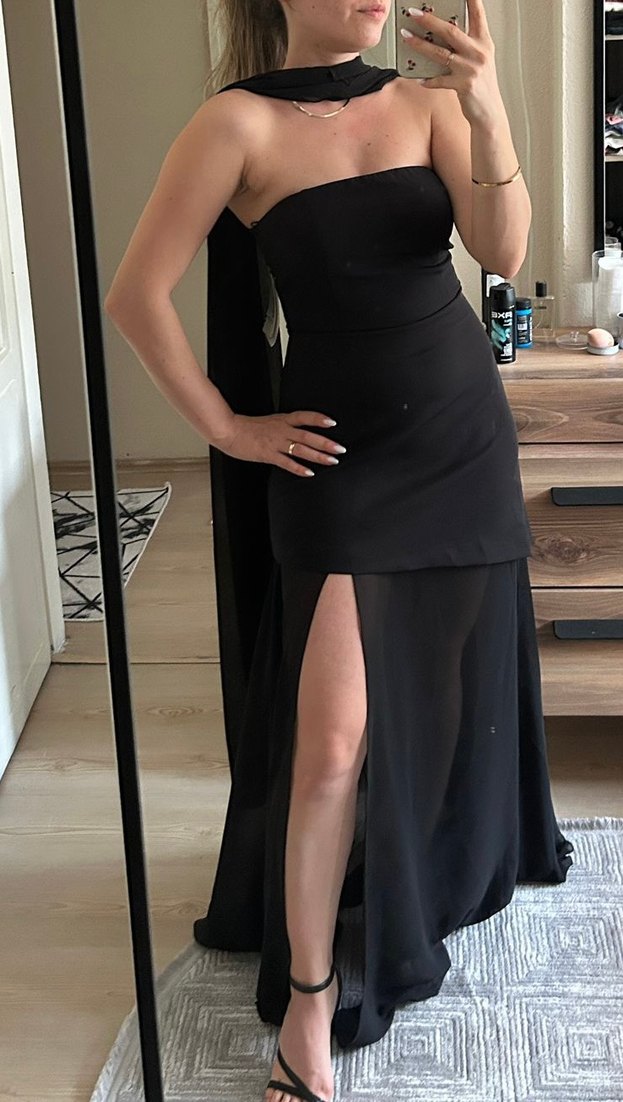 Siyah straplez yırtmaçlı elbise - Görsel 2