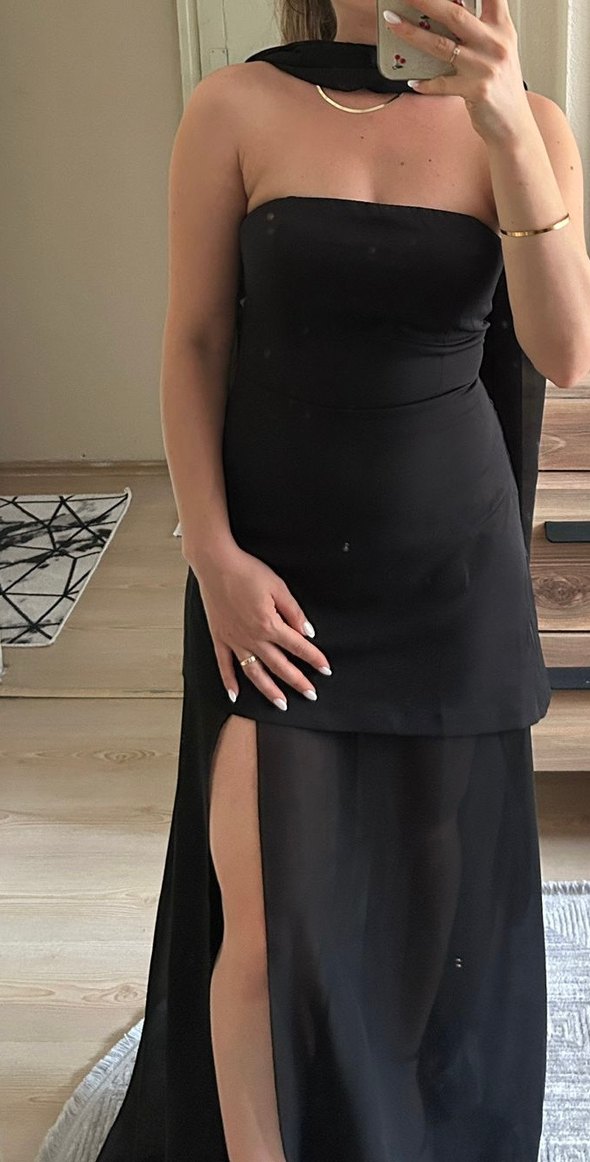 Siyah straplez yırtmaçlı elbise - Görsel 3