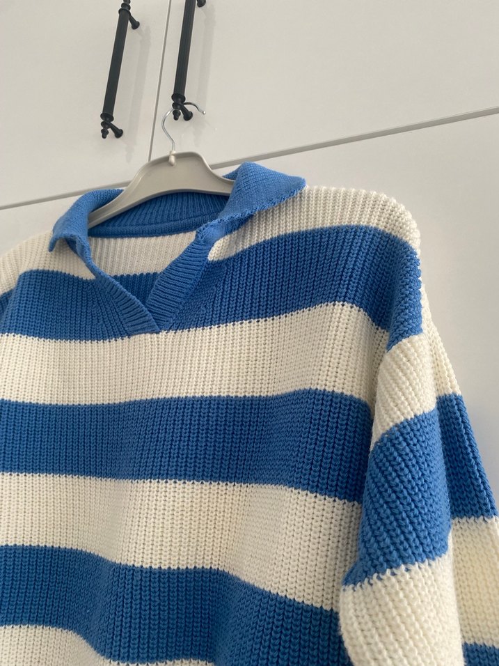 Mavi Beyaz Çizgili Örgü Kazak - Görsel 2