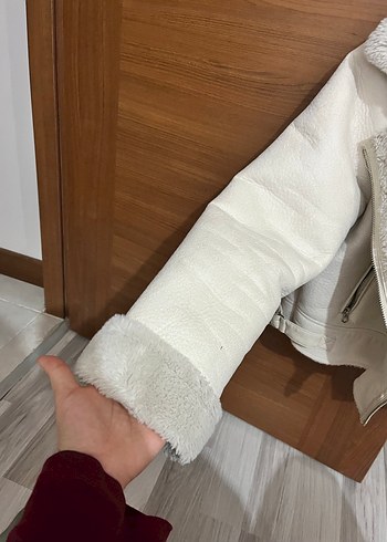 Stradivarius marka kısa mont  Kürk Detaylı ekru Süet Kadın Ceket - Görsel 5