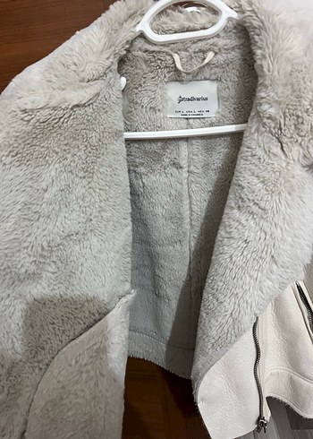 Stradivarius marka kısa mont  Kürk Detaylı ekru Süet Kadın Ceket - Görsel 2