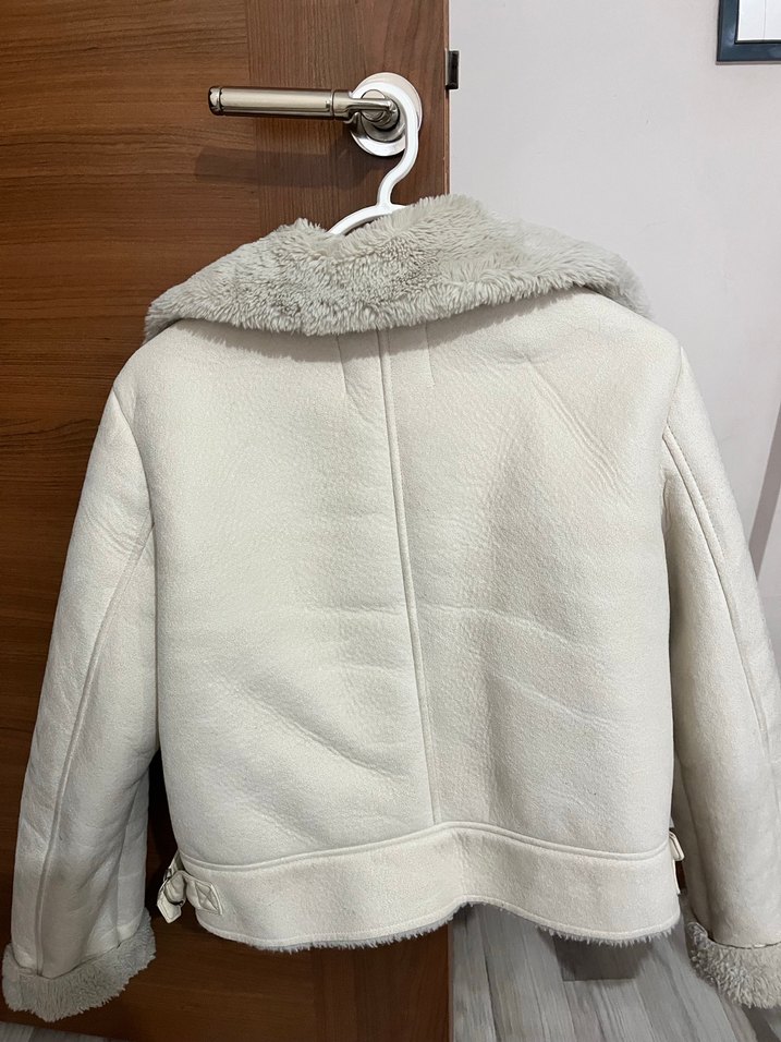 Stradivarius marka kısa mont  Kürk Detaylı ekru Süet Kadın Ceket - Görsel 4