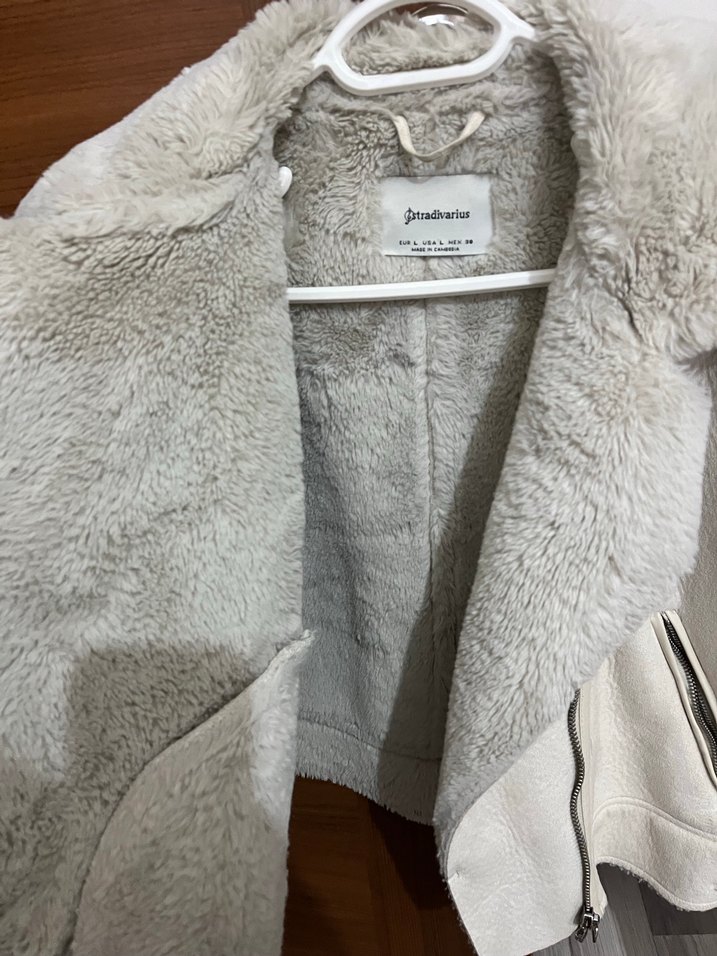 Stradivarius marka kısa mont  Kürk Detaylı ekru Süet Kadın Ceket - Görsel 2