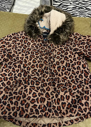 Leopar kadın mont