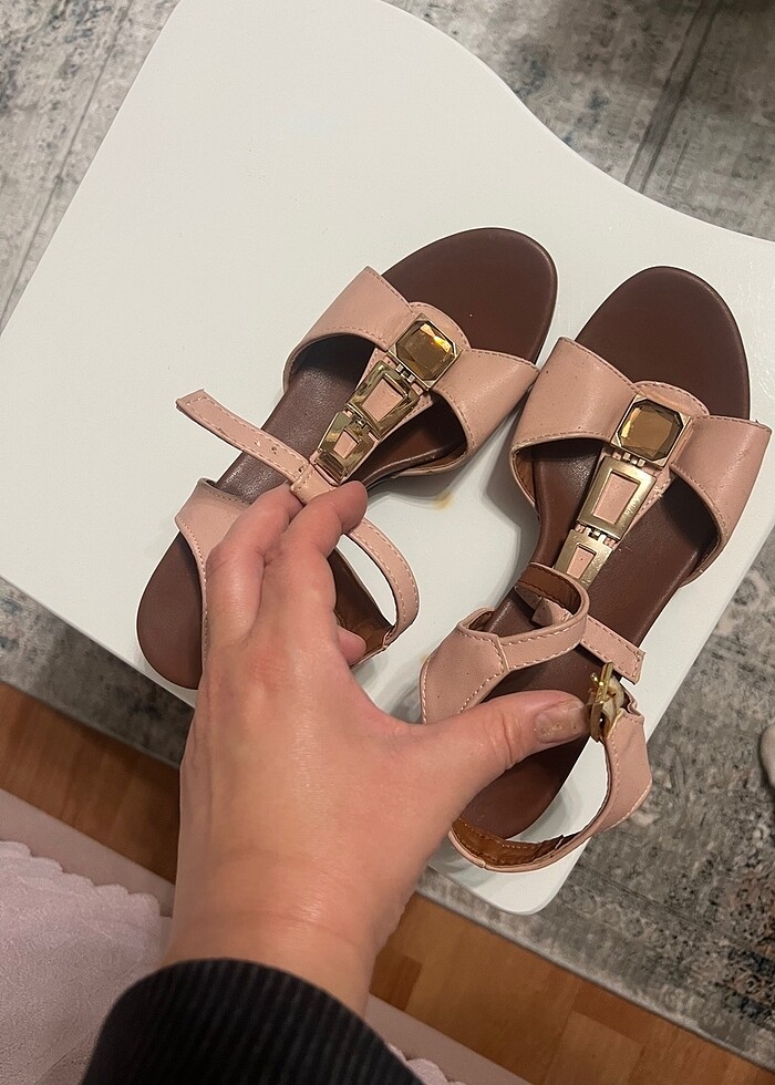 Çocuk hafif topuklu ayakkabı - Görsel 2