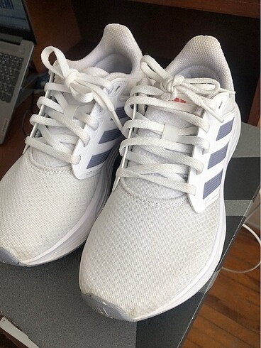 36,5 Beden Adidas spor ayakkabı