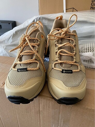 38,5 Beden ten rengi Renk Orijinal Adidas ayakkabı