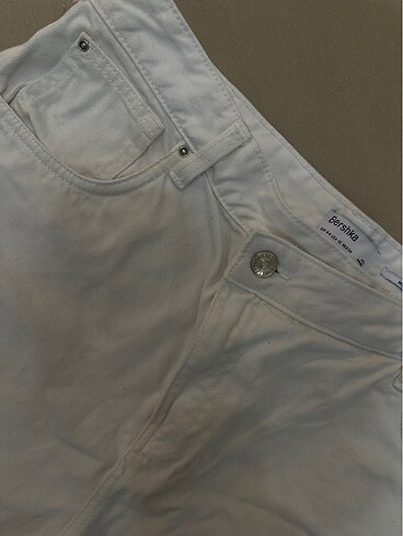 44 Beden beyaz Renk Bershka Beyaz Kısa Jean Kot Şort 44 Beden