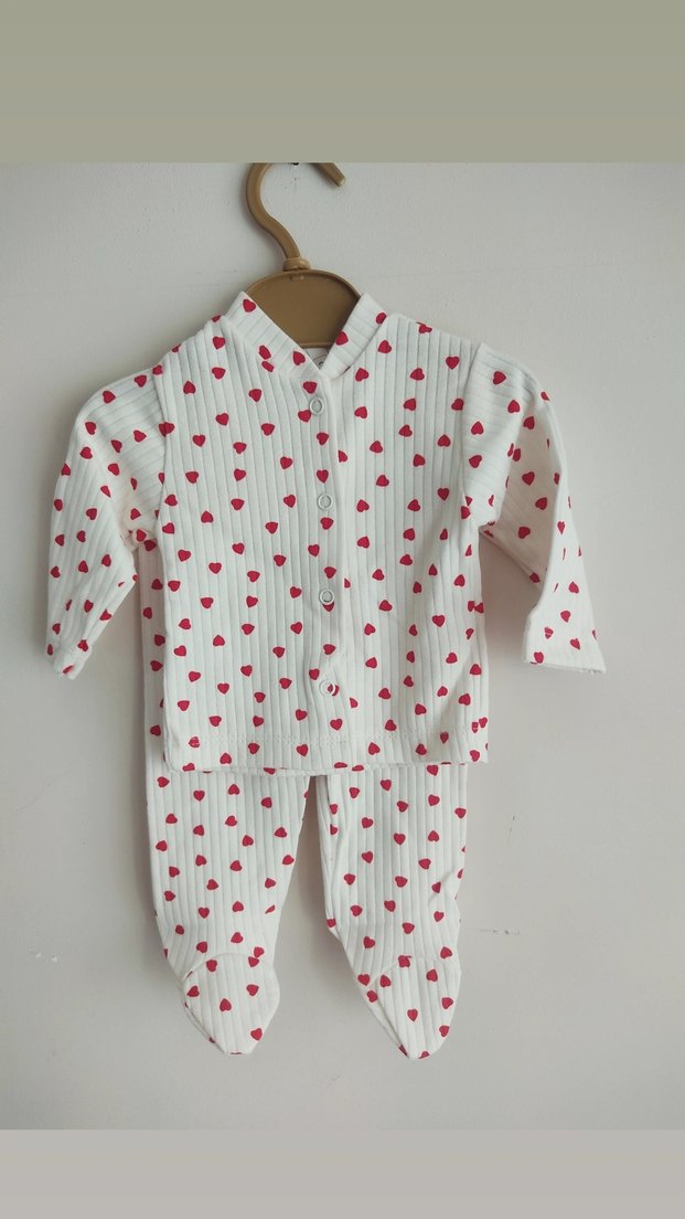 Düğmeli Beyaz Kız Bebek Uzun Kollu Kalp Desenli Takım - Görsel 2