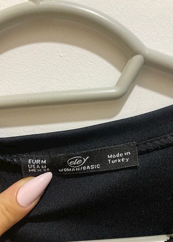 m Beden Siyah Yüksek Yakalı Kolsuz Body