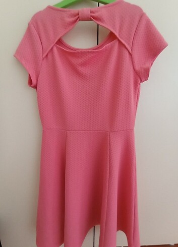 Pembe elbise